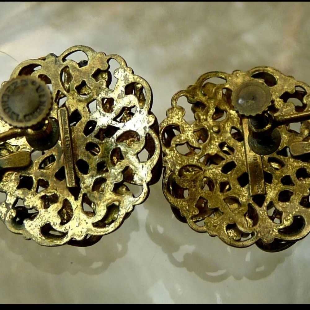 BEAUTIFUL VTG SIGNED CZECH BRASS FILIGREE PURPLE GLASS RHINESTONE EARRINGS! - Picture 7 of 8